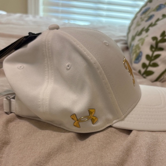Notre Dame Under Armour Hat - Picture 4 of 6